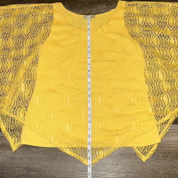 Chenault yellow pancho style knitted top with a solid tank, size large - Picture 7 of 11